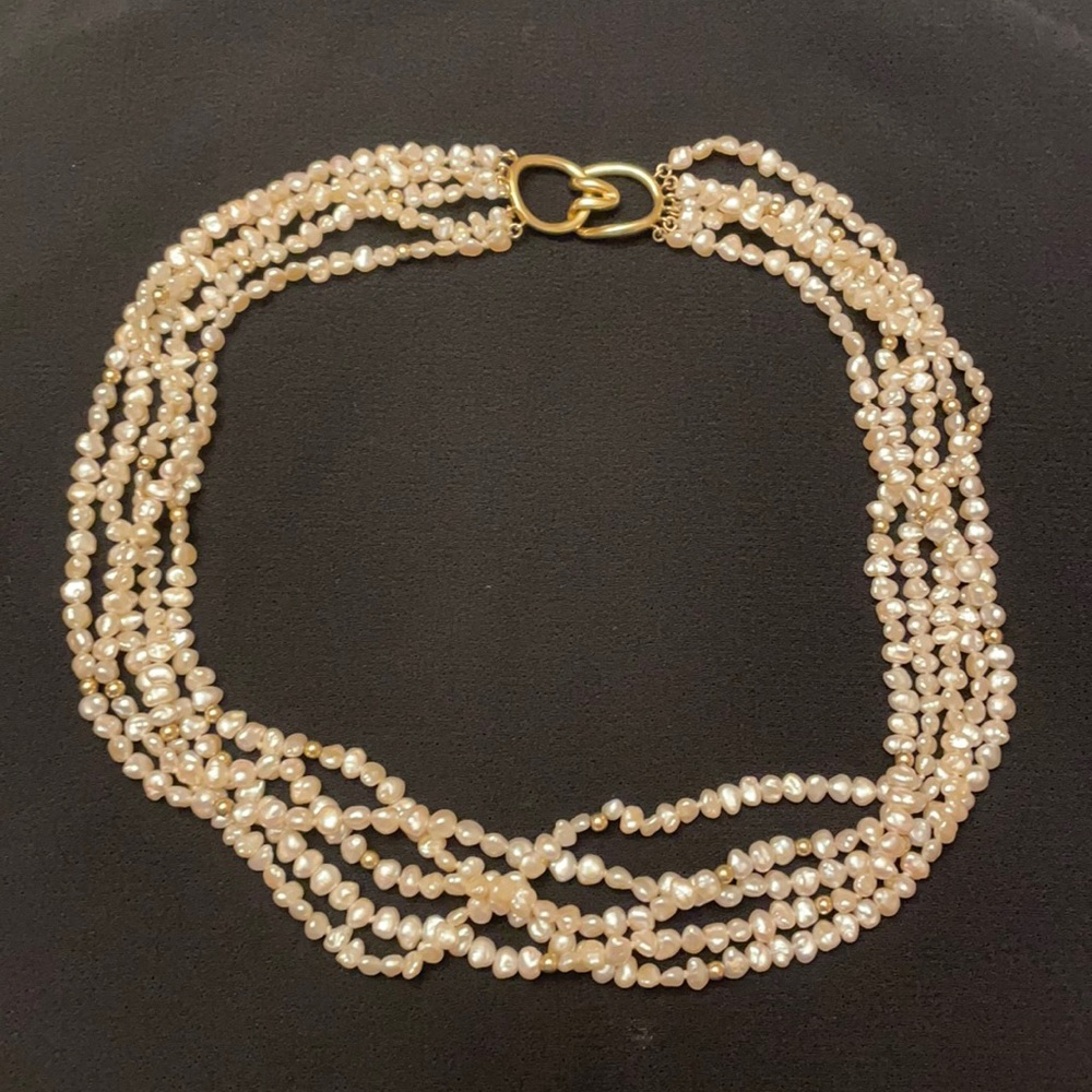 Small pearl and gold tone necklace